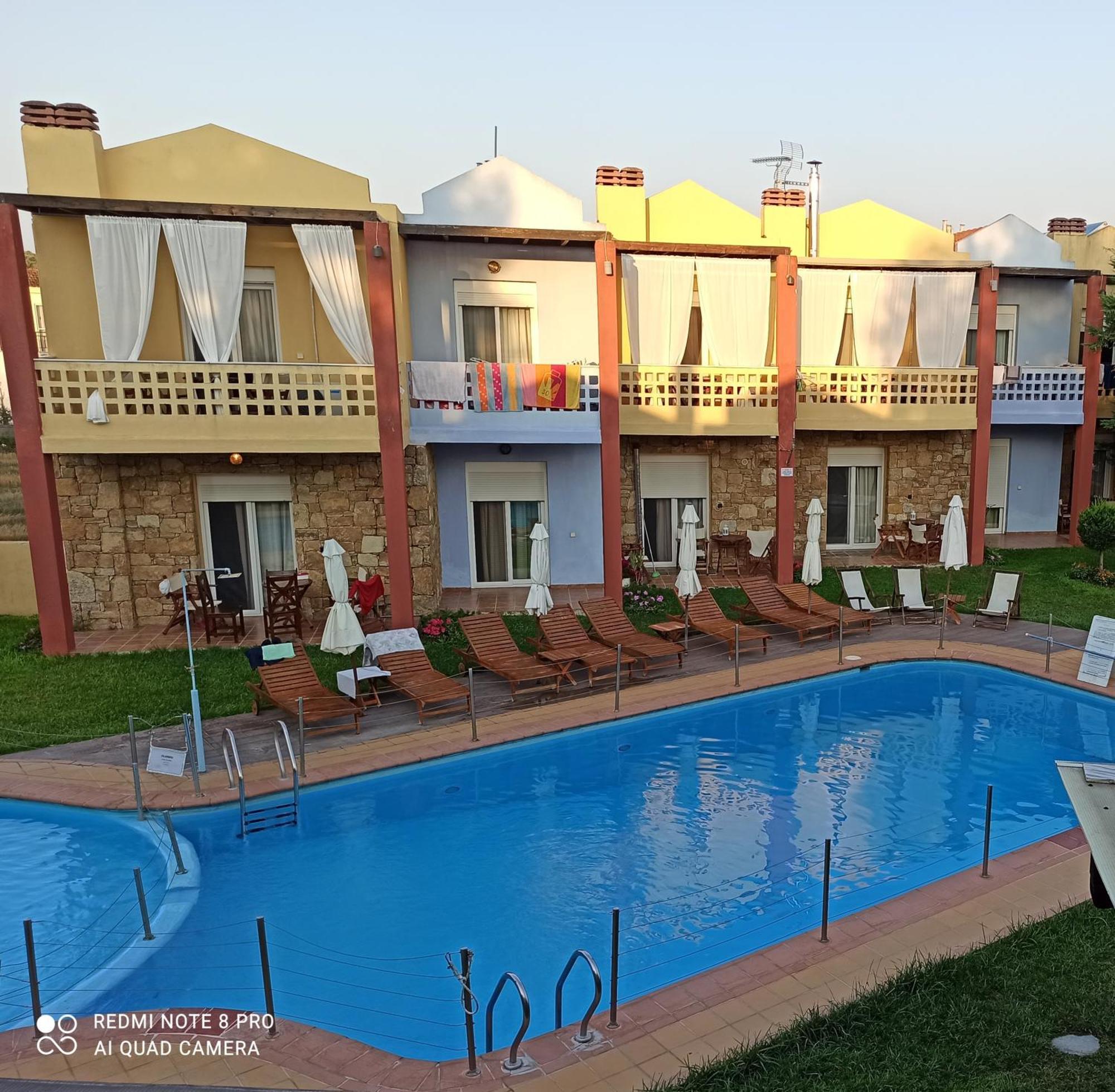 Ydna Family Hotel Apartments Possidi Luaran gambar